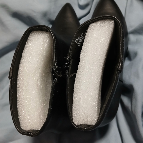 Portland boot company ladies black short  boots. Size 9M. NWT - Picture 3 of 9